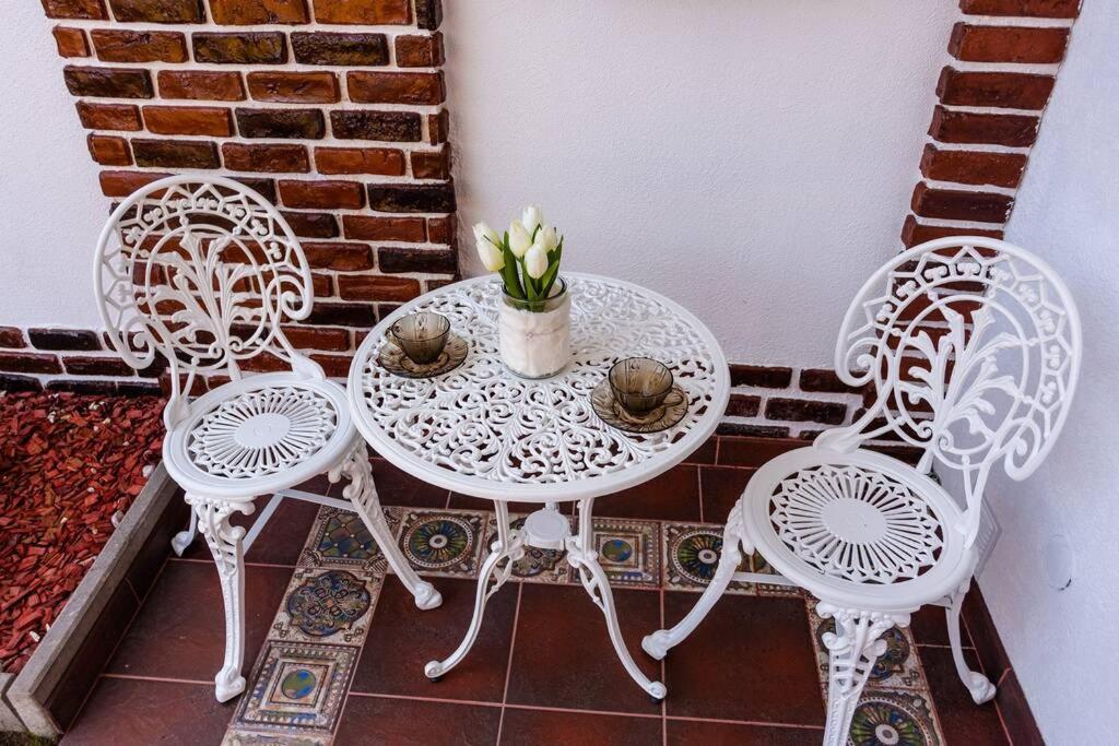 Cozy House With Nice Garden In Heart Of City Center Villa Cluj-Napoca Eksteriør billede